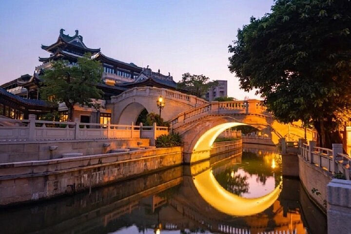 Guangzhou day tour with historical place: Beijing road, YongqingFang and Yuexiu Park